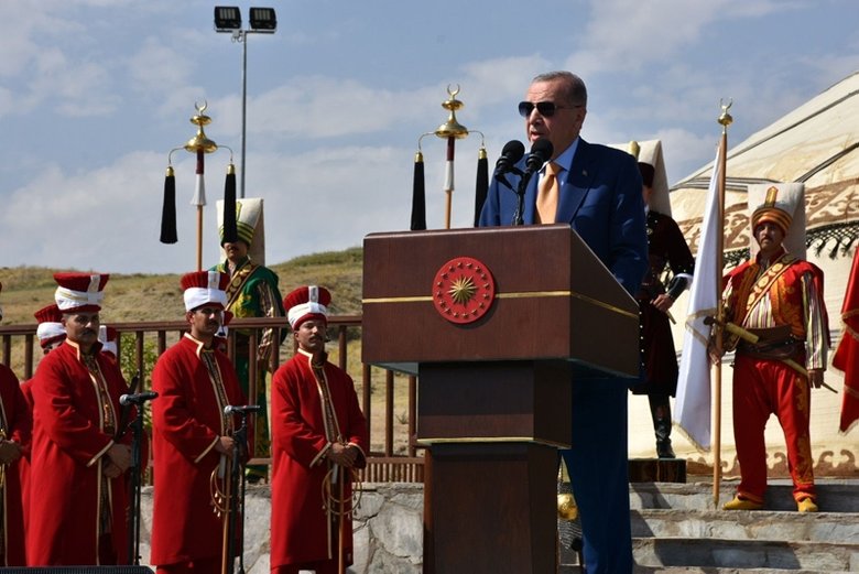 Son dakika: Başkan Recep Tayyip Erdoğan’dan Malazgirt Zaferi’nin 951. yıl dönümü dolayısıyla Ahlat’ta önemli açıklamalar