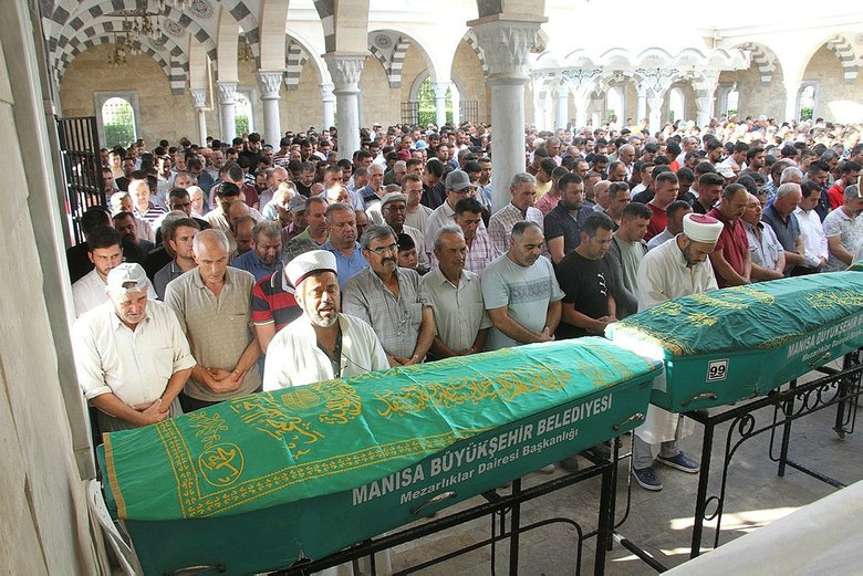 Korkunç kazada dört kişi can verdi