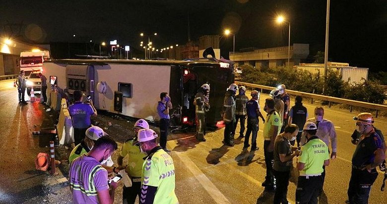 Didim E Gelen Yolcu Otobusu Devrildi 1 Olu Cok Sayida Yarali