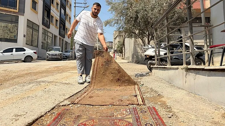 izmir-bayraklida-bozuk-yollara-halili-tepki-yollardan-dolayi-hastalarimizi-cikaramiyoruz-1786531634650.jpeg