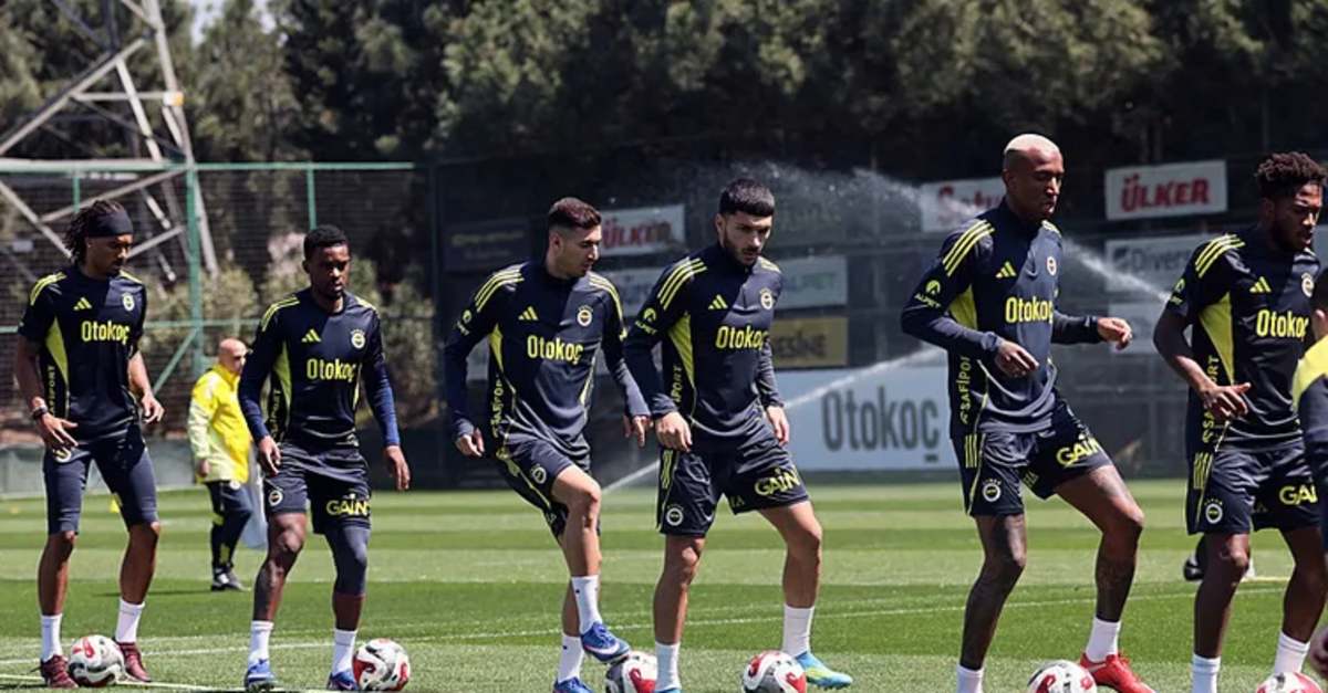 Fenerbahçe'de radikal karar: Tam 12 ayrılık…