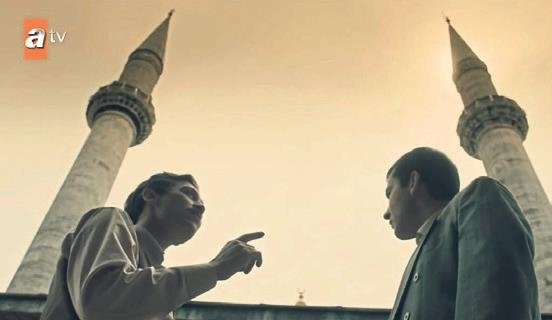 Fareli köyün kavalcısı gibi insanları ateşe sürükler