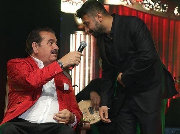 İbrahim Tatlıses sahnede bir anısını anlatırken gözyaşlarına hakim olamadı