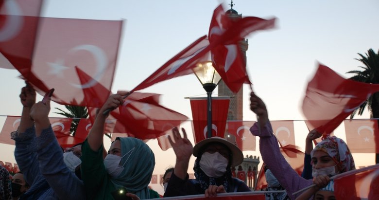 İzmir’de 15 Temmuz Demokrasi Yürüyüşü düzenlendi