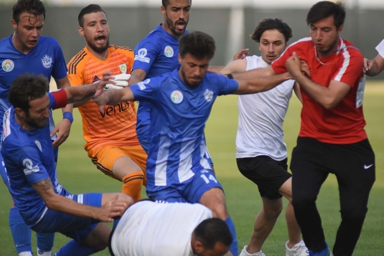 Manisa Büyükşehir Belediyespor-Tuzlaspor Play-off maçında saha karıştı