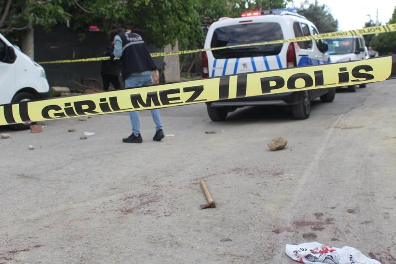 İzmir’de polise baltayla saldıran kişi etkisiz hale getirildi