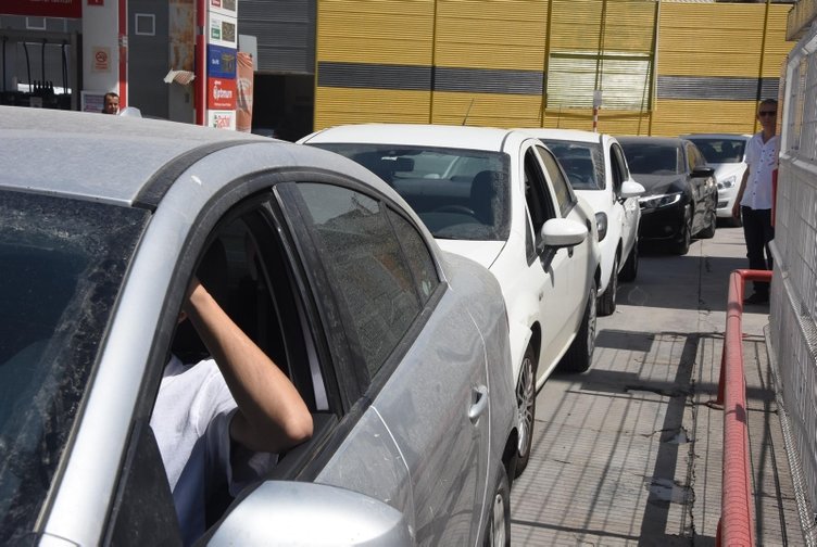 İzmir’e çamur yağdı! Yıkamacılarda kuyruklar oluştu