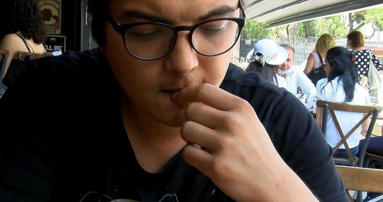 Tırnaklarını yiyen taksici koronadan öldü, uzmanlar bu alışkanlık için uyardı