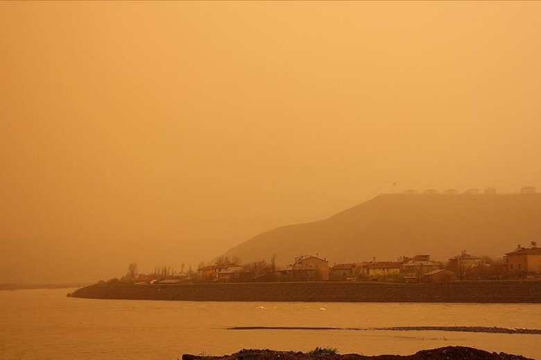 Türkiye geneli için çöl tozu uyarısı! Ege’den giriş yapacak