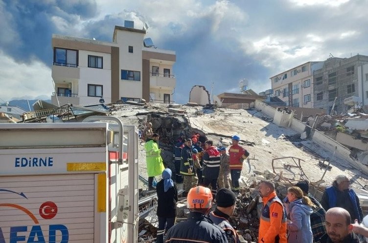 Demet Özdemir deprem fırsatçılarına isyan etti