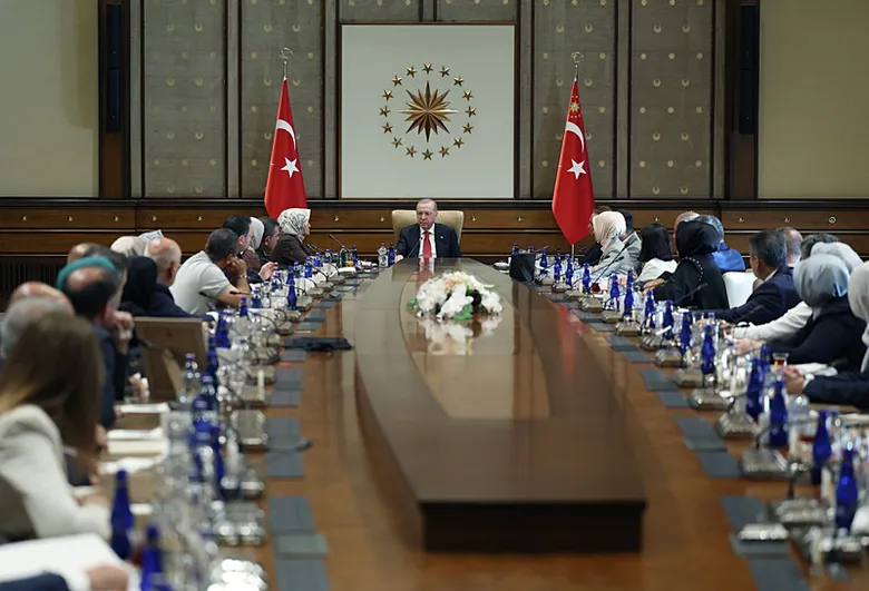 Başkan Erdoğan’dan acılı ailelere kabul: Kahramanmaraş’taki saldırıda hayatını kaybeden öğrencilerin yakınlarıyla görüştü