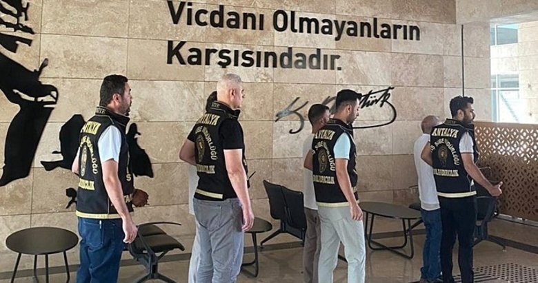 Antalya’da sahte belgelerle gayrimenkul satmaya çalıştılar: 4 tutuklama