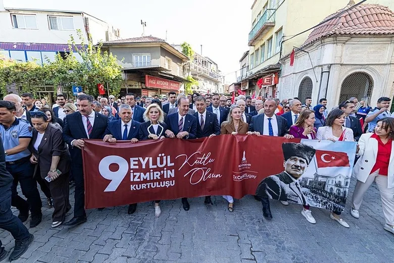 9 Eylül coşkusu tüm İzmir’e yayıldı