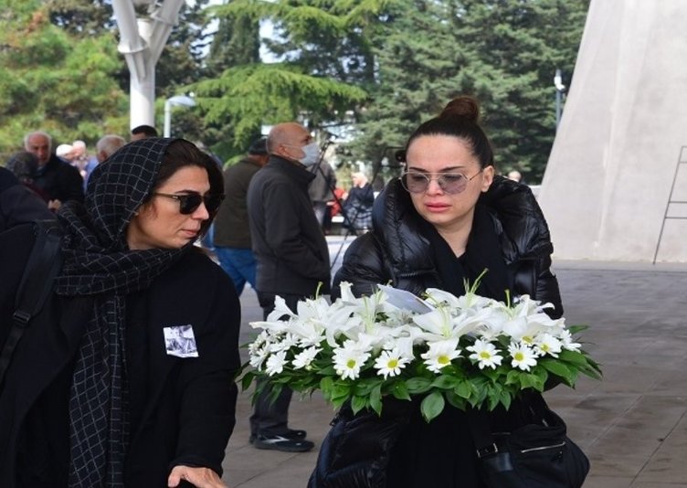 Yeliz Şar annesine gözyaşları içerisinde veda etti