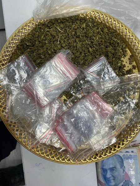 İzmir’de hareketli gece! Polisi görünce kaçan katil ve torbacı yakalandı