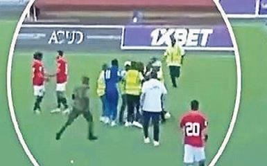 Salah’a çirkin saldırı