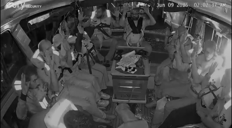 Katil İsrail ’Madleen’ gemisine saldırdı! Aktivistler gözaltına alındı