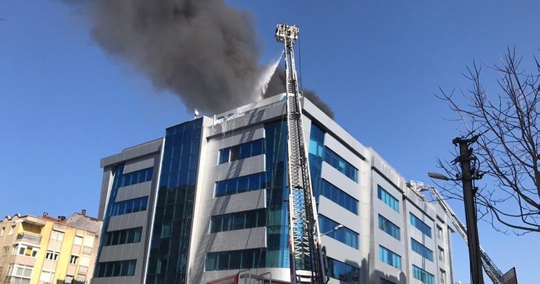 İzmir’de özel hastanede yangın paniği!