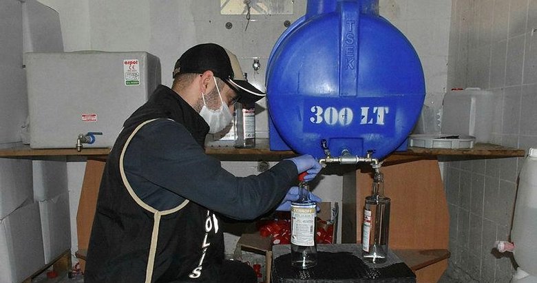 İzmir’de kaçak etil alkol imalathanesine operasyon