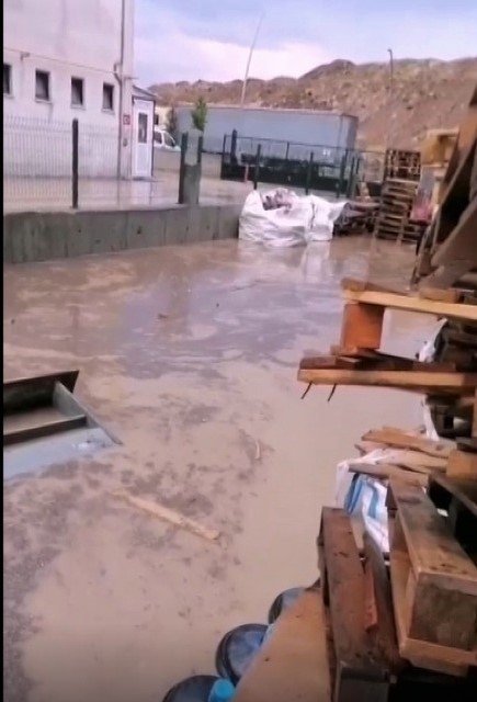 Kütahya OSB’de 4 fabrika su altında kaldı