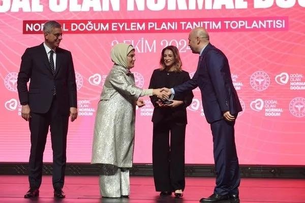 Türkiye ortalamasının altında sezaryen doğuma Emine Erdoğan’dan plaket