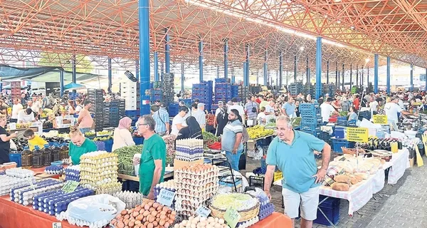 izmirde-pazarciya-buyuk-tezgah-1788029323117.jpeg
