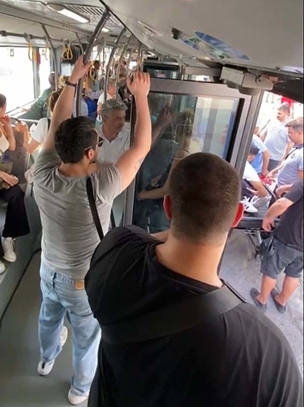 İzmir’de hayat kurtaran otobüs şoförü: Yolcuyu hastaneye yetiştirdi!