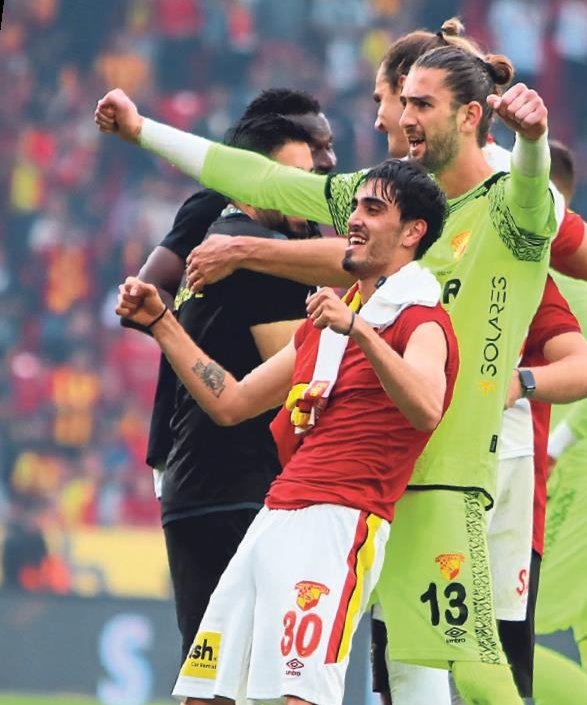Göz-Göz’e kupa çok yakıştı