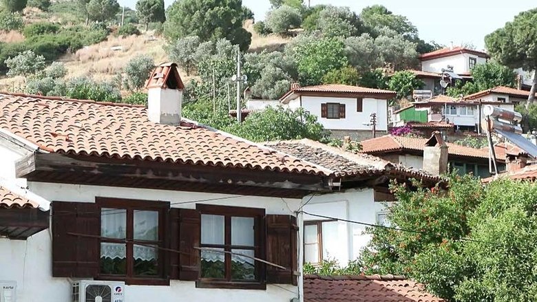 İzmir’deki bu köy tarihe meydan okuyor! ‘Depremlerde hiçbir büyük yıkım yaşamamış’