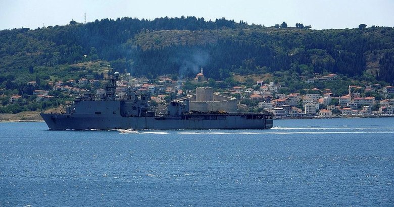 ABD savaş gemisi ’Oak Hill’ Çanakkale Boğazı’ndan geçti