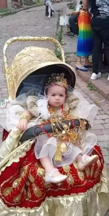 Kobra Murat torununun doğum gününü bakın nasıl kutladı!