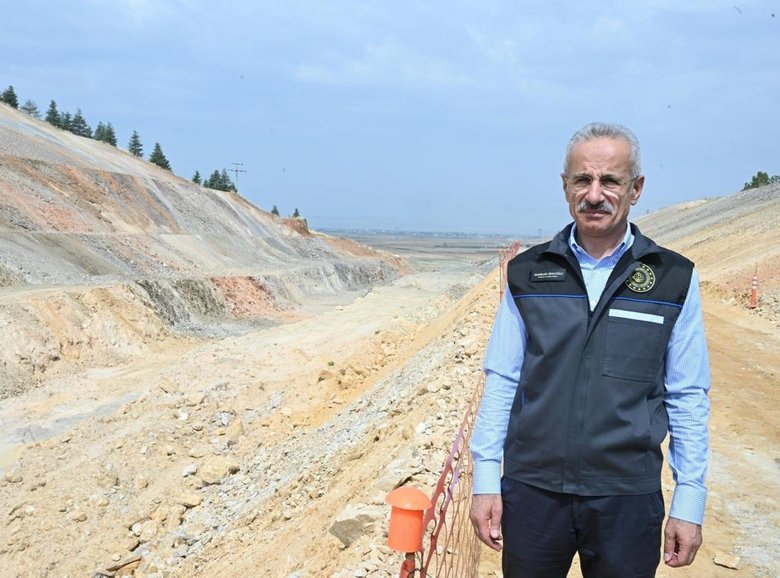 Bakan Uraloğlu’ndan Ankara-İzmir Hızlı Tren Hattı müjdesi! 1 yıl erken bitecek
