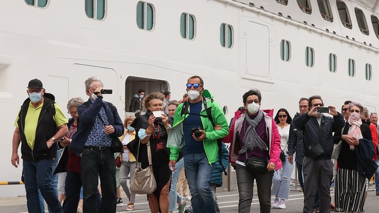 İzmir’e kruvaziyerle 2 bin 983 turist geldi