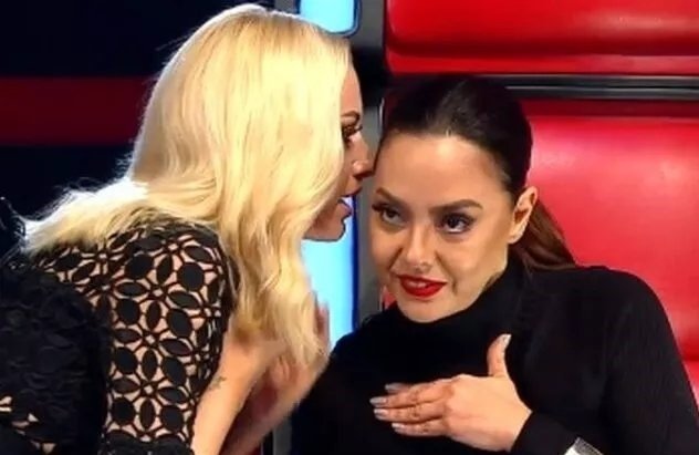 Seren Serengil’den Hadise’ye ağır gönderme: Ebru Gündeş’in evine gidip...