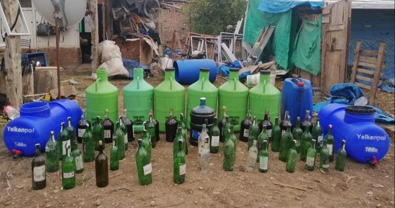 Yaşlı adam evi ve ahırını kaçak içki imalathanesine çevirdi