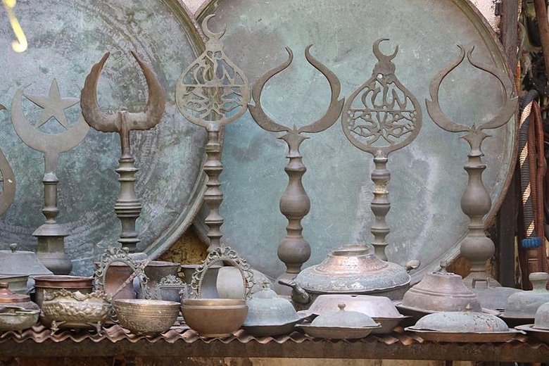 İzmir Kemeraltı Çarşısı’nda bu işi yapan tek kişi kaldı! Üretip Dubai, Katar ve Tayland’a gönderiyor