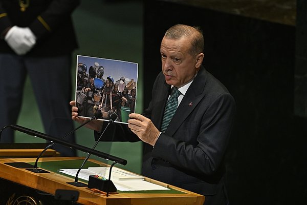 baskan-erdogan-bm-genel-merkezinden-dunyaya-sesleniyor-gazzede-yasananlar-insanligin-dip-noktasi-1758643366921.jpg