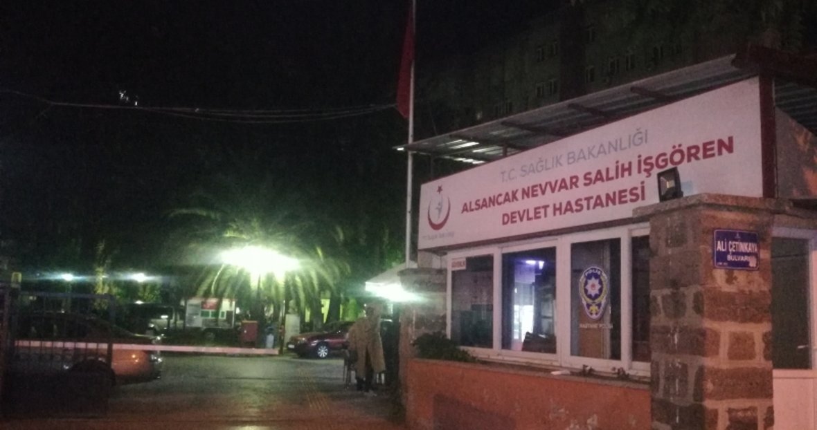 Izmir De Bicakli Kavga 1 Olu 2 Yarali Izmir Haberleri