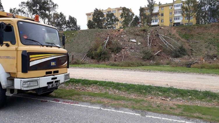 İzmir’de CHP’li belediyeden ağaç katliamı