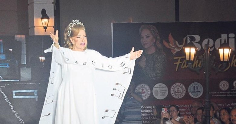 Akartürk rüzgarı podyumda esti