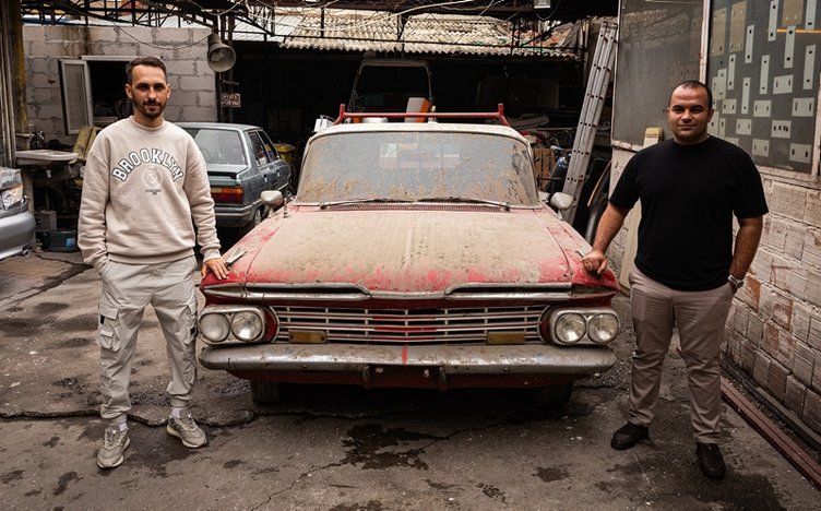 İzmir’de 15 yıl boyunca garajda saklanan otomobil görenleri şaşırttı