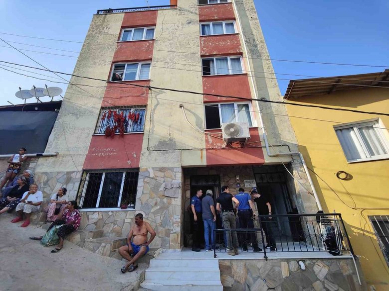 Kuşadası’nda koca dehşeti: Eşine kurşun yağdırdı
