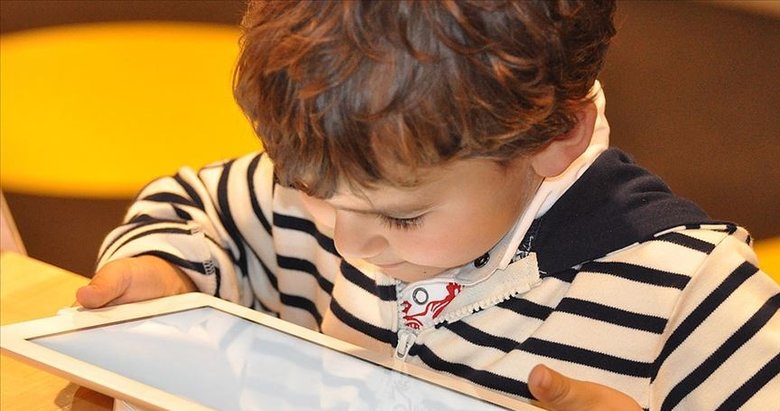 ’Çocuklar artık emojiyle üzülüyor, emojiyle gülüyor’