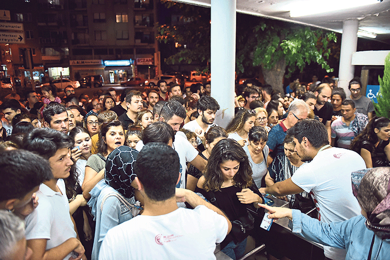Fuarda çileli kutlama