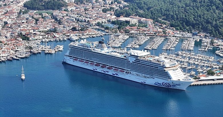 Marmaris’e Aroya kruvaziyeri 2 bin 41 turist getirdi