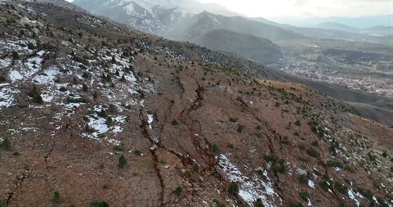Kahramanmaraş’taki Berit Dağı’nda ürküten görüntü! Fay kırığı böyle görüntülendi