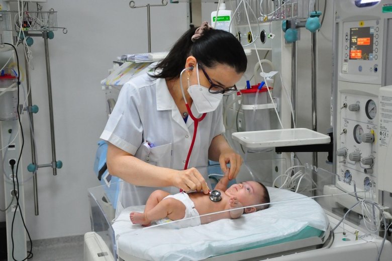 Manisa’da 390 gram dünyaya gelen ’Mucize’ bebek hayata tutundu