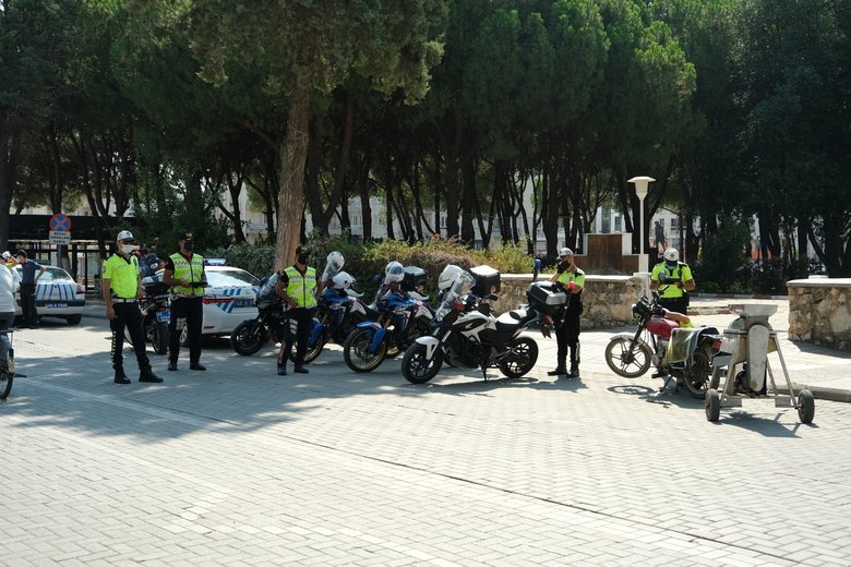 Manisa’da jandarma ve emniyetten ortak trafik denetimi