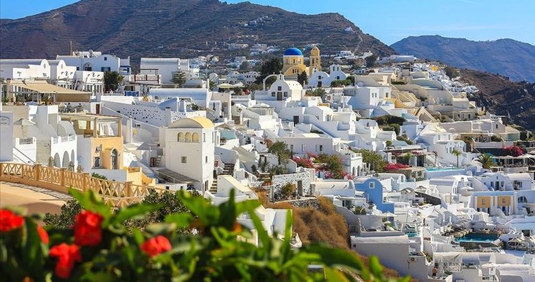 Santorini Adası’ndaki sismik hareketlilik nedeniyle eğitime 1 gün ara verildi