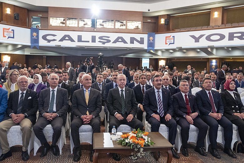 ‘Vandallıkla sokakları ateşe vermek kabul edilemez’